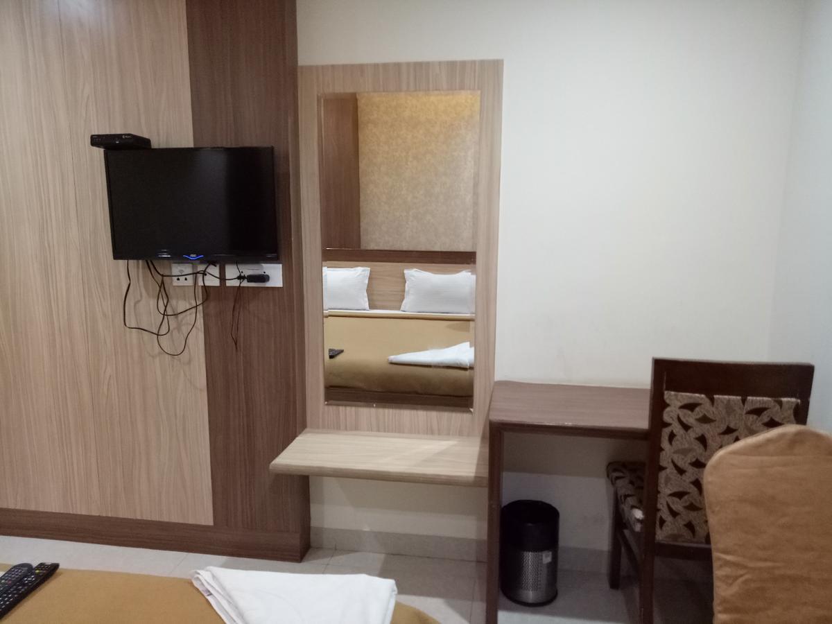 Hotel Deccan Park Хайдарабад Экстерьер фото